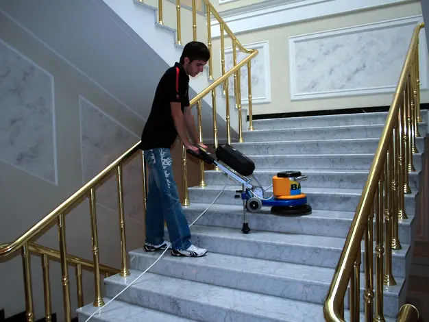 جلي السلالم