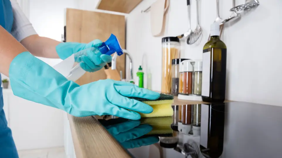 شرطة تنظيف منازل بالمدينة المنورة